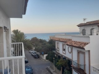 Piso reformado de 80m2, a 20 metros de la playa.