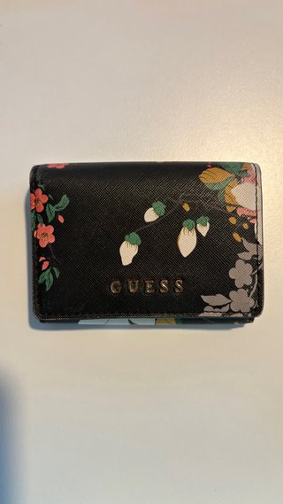 Cartera Guess Negra con Estampado Floral