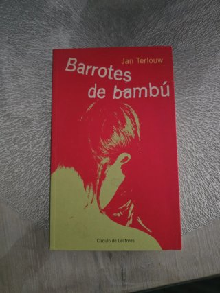 Barrotes de bambú: la cárcel de las sectas