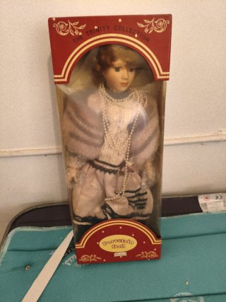 Muñeca de Porcelana The Trinity Collection