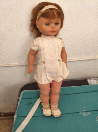 Muñeca antigua parlante con cuerda