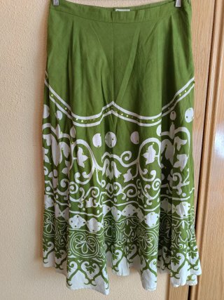 Falda larga estampada verde y blanca