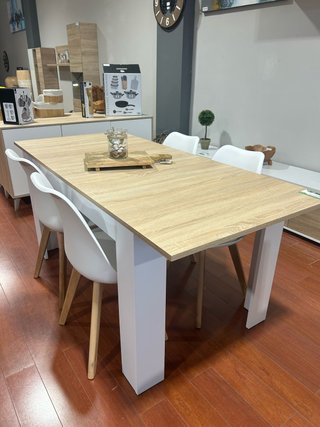 Mesa Extensible con 4 Sillas