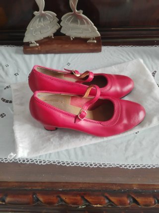 Zapatos de baile flamenco piel rojos,con tachas 38