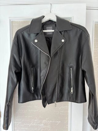 Cazadora Polipiel Negra Primark Talla XS