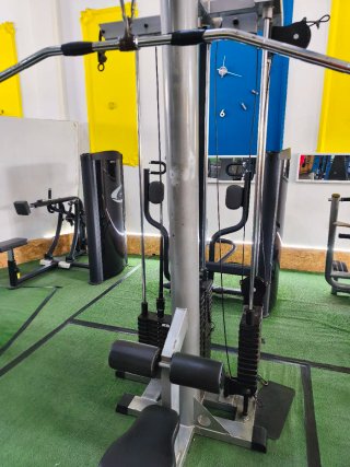 Máquina de gimnasio multifunción