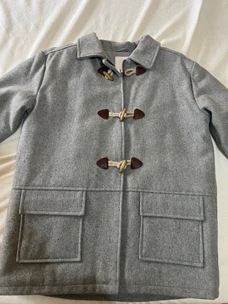 Chaqueta de Paño Gris con Cierre de Trenca