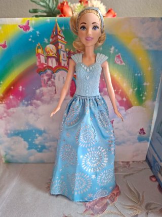 Muñeca Cenicienta con Vestido Azul