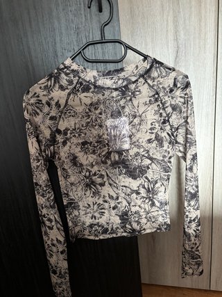 Blusa manga larga semitransparente