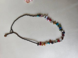 Gargantilla de Cuerda y Piedras Naturales