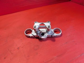 PIASTRA SUPERIORE FORCELLA APRILIA SHIVER 750