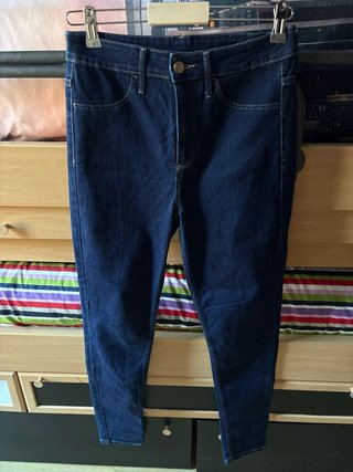 Pantalón vaquero oscuro
