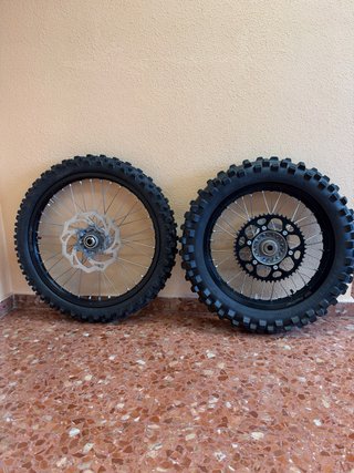 Juego de Llantas para Moto de Enduro