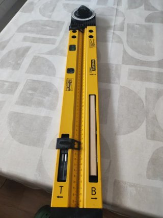 Falsa escuadra con nivel y transportador