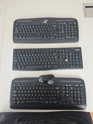 3 Teclados Logitech y 1 Ratón