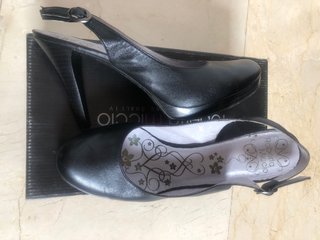 Zapatos de tacón Roberta Miccio negros