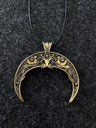 Ciondolo lunula amuleto slavo in ottone