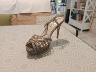 Zapatos de fiesta dorados