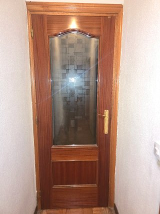 Puerta de Madera Maciza con Cristal