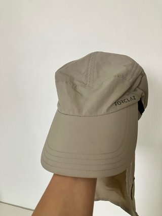 Gorra con cubrenuca
