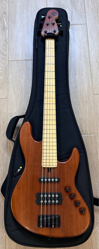 Bajo Maruszczyk Elwood L 5-24 W