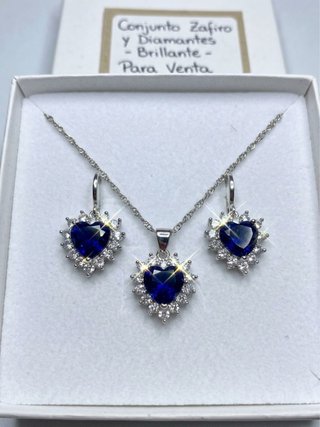 Conjunto de collar y pendientes corazón azul