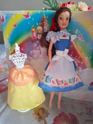 Muñeca Bella con accesorios