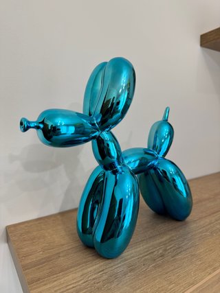 Escultura Perro Globo Azul brillante.