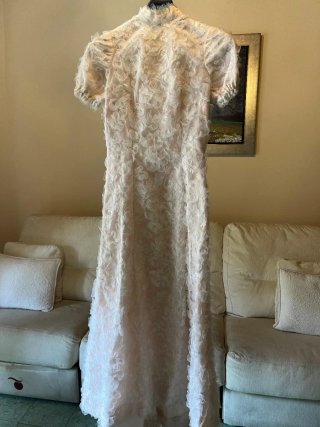 Vestido de fiesta blanco con flores