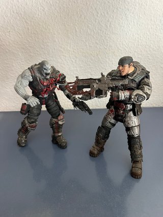 Figuras Neca Gears of War 2: Marcus vs Locust