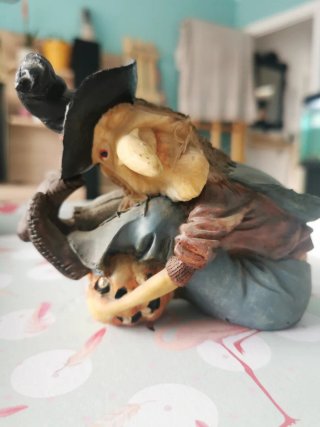 Figura de Bruja con Calabaza