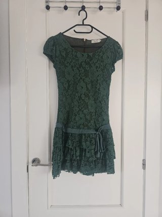 Vestido corto de encaje verde