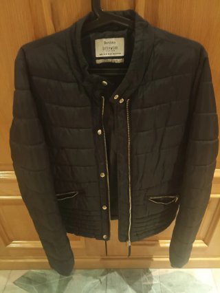 Cazadora Acolchada aZul marino entallada  Bershka