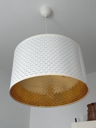 Lámpara de techo IKEA blanca y dorada