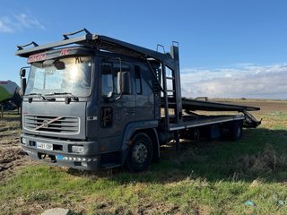 Camión Portacoches Volvo FL615
