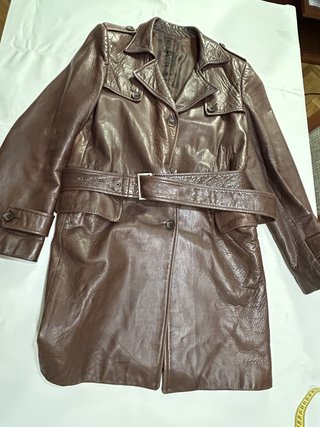Chaqueta de cuero marrón para mujer