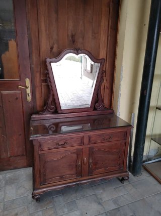 Tocador antiguo de madera de castaño