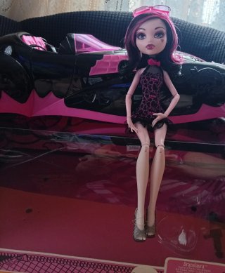 Muñeca Monster High Draculaura con Coche.