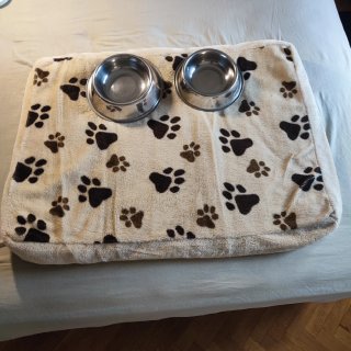 Cama invierno mascotas - 65x90cm + 2 cuencos