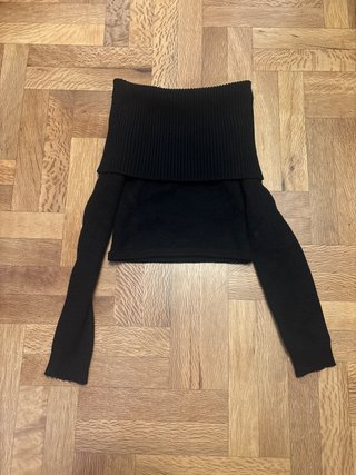 Jersey Bershka Hombros Descubiertos Negro