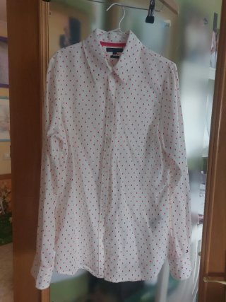 Camisa Tommy Hilfiger Blanca con Topos Rojos