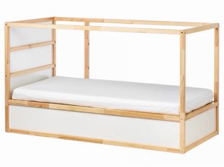 Cama Estructura de Madera y Paneles Blancos