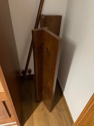 Estantes de madera maciza