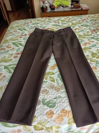 Pantalón de mujer negro recto, no sé ha estrenado