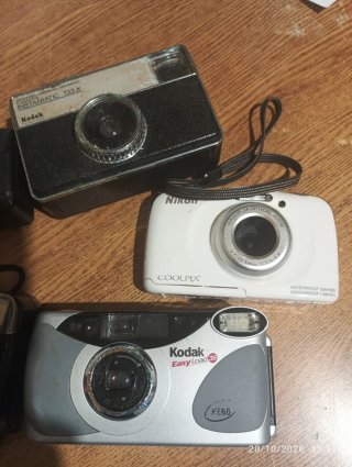Set di tre fotocamere di diversi modelli e stili