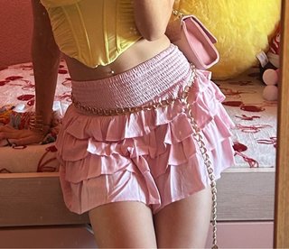 Falda Rosa con Volantes
