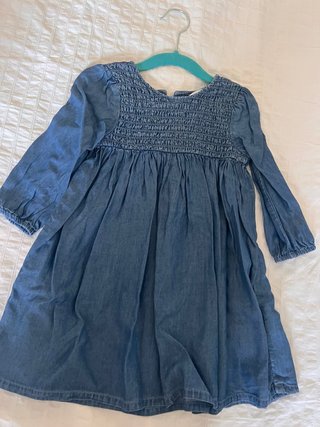 Vestido vaquero para niña. Talla 92 cm