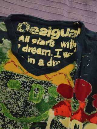 Camiseta Desigual Negra Estampada