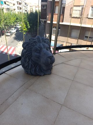 Figura Decorativa de León en Piedra
