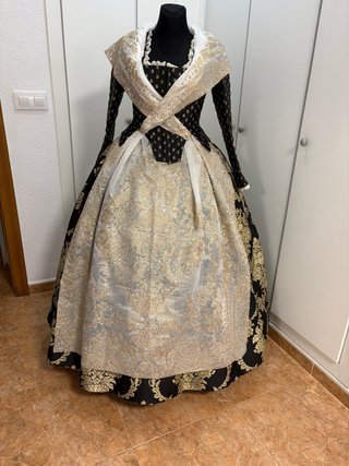 Traje de Fallera Negro y Dorado